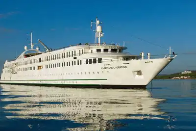 Croisière sur le La belle de l'Adriatique : Naples, la côte Amalfitaine et la Sicile (NAP_NOEL) 