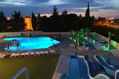 Camping Mas De L'isle