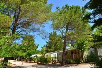 Camping Sainte Victoire (Beaurecueil à 11 km)