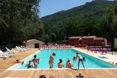 Camping La Berge Fleurie (Mialet à 4 km)