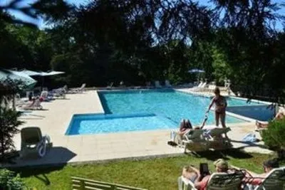 Camping Chateau De Lacomte Country Club (Carlucet à 8 km)