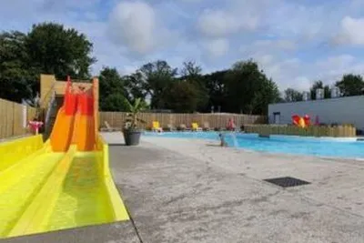 Camping La Garenne De Moncourt (Rue à 5 km)
