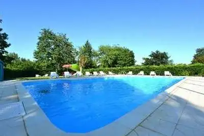 Camping L'eau Vive (Les Églisottes-et-Chalaures à 12 km)