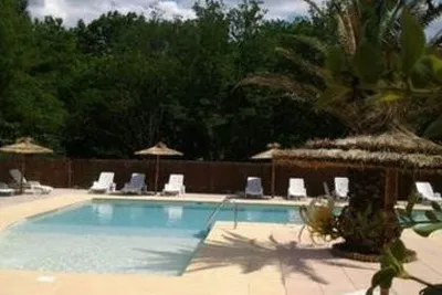 Camping L'universal (Rochegude à 2 km)