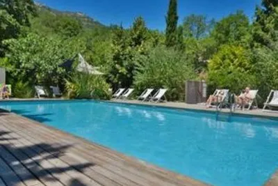 Camping Les Cent Chenes (Saint-Jeannet à 3 km)