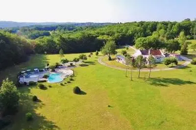 Camping la Clairière (Lamothe Fenelon à 10 km)
