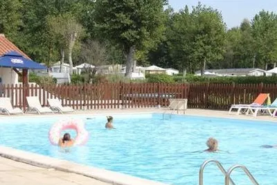 Camping L'Etang Bleu (à 24km de Mareuil)