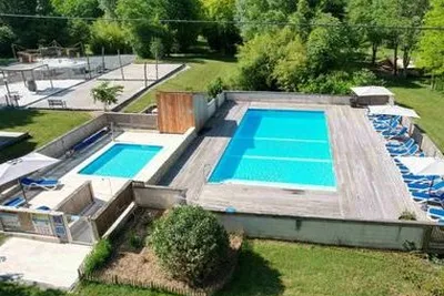 Camping Les Tourbières (à 7km de Vendoire)