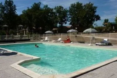 Camping Les Chalets sur la Dordogne à Girac