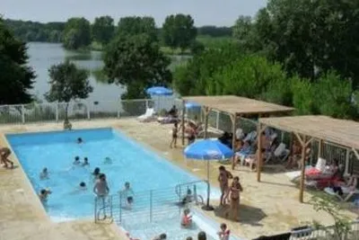 Camping Les Coteaux du Lac à Chemillé su Indrois