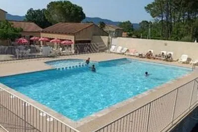 Camping La Rouvière Les Pins à Vagnas
