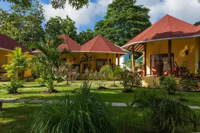 Les Lauriers Eco Hôtel 2*