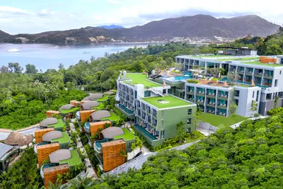 Hotel The Crest Resort & Pool Villas 5*