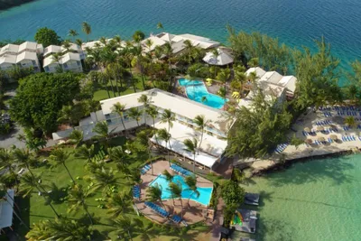 Carayou Hôtel & Spa 3* avec location de voiture et croisière en catamaran