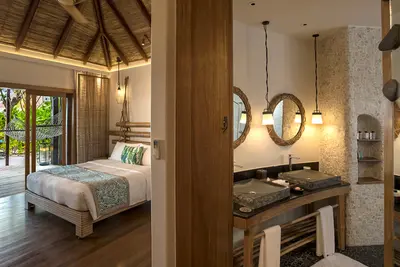Hotel Constance Moofushi Maldives 5*