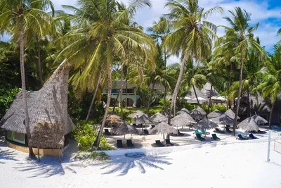Hôtel Pinewood Beach Resort and Spa 4*