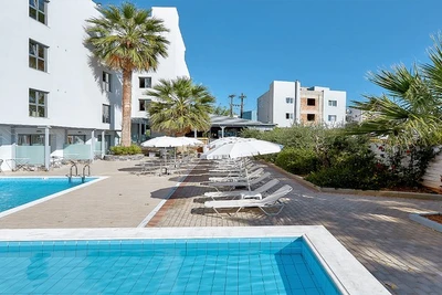 Pollis Hôtel 4*