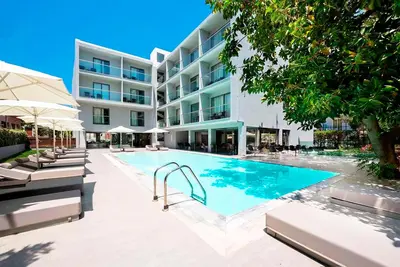 Oktober Downtown Boutique Hôtel 3*