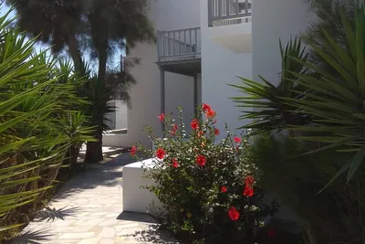 Hôtel Elena Studios & Suites 3*