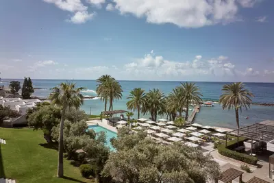 Hôtel Almyra 5*