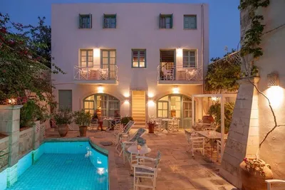 Mythos Suites Hôtel 4*