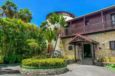 Hôtel Auberge de la Vieille Tour 4*