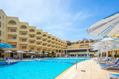 AMC Royal Hôtel & Spa 5*