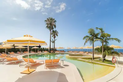 Hôtel NEXT by Savoy Signature 4*