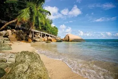 Combiné hôtels 2 Iles - Mahé et Praslin : Valmer + Coco de Mer & Black Parrot Suites