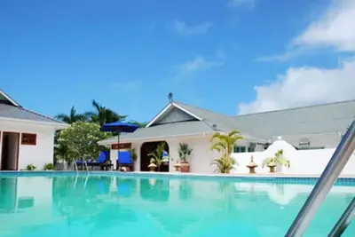 Combiné hôtels 2 Iles : Mahé + Praslin - L'Habitation Cerf Island 3*SUP + The Britannia - 12 Nuits