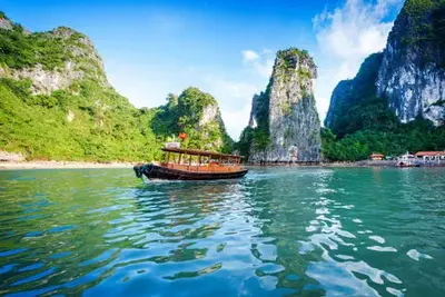 Circuit De la Baie d'Halong à la Mer de Chine