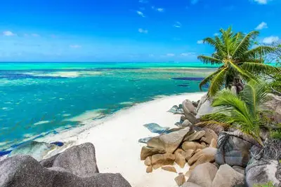 Combiné hôtels Combiné 2 îles - Oasis Hotel 3* (4 nuits) + Sun Properties 3* (3 nuits)