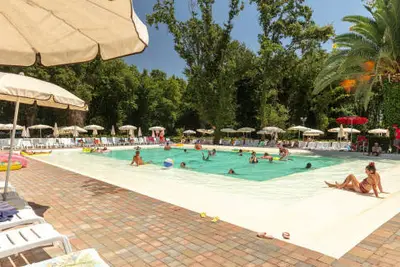 Camping Hu I Pini Village