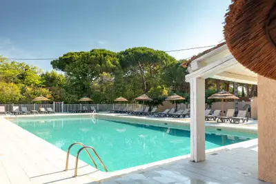 Camping Le Hameau des Pins, La Moutonne