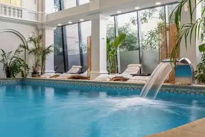Hôtel Queen's Court Hotel