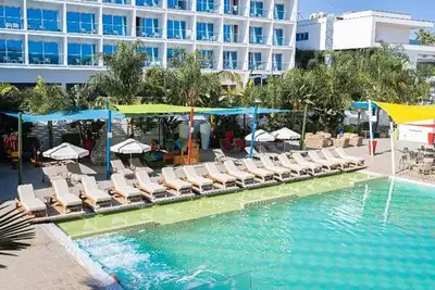 Hôtel Nicholas Color Hotel