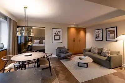 Hôtel Hypernym Hotel & Suites