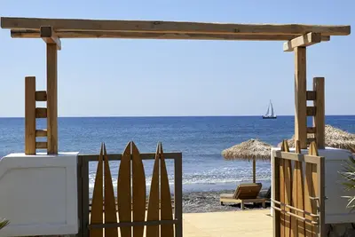 Hôtel Sea Breeze Santorini Beach Resort, Curio Collection By Hilton