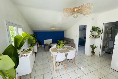 Image de Petit maison du Loubat avec jardin