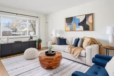 Image de Lunar Landing Step - 2bd, 1 Ba, 1 Car Garage