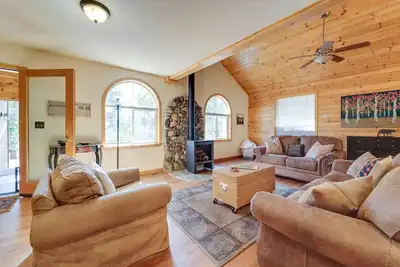 Image de 4 Mi to Downhill Ski Resort! Spacious Family Haven