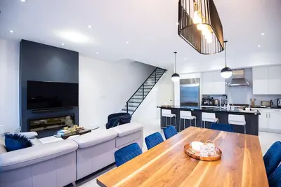 Image de Friday Harbour Modern New Condo