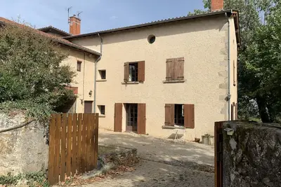 Image de Grande Maison Familiale à la campagne Lyon cheminée piscine
