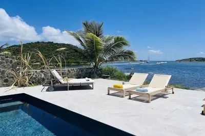 Image de Villa les pieds dans l'eau, magnifique vue sur l'ilet Pinel et ponton privatif!