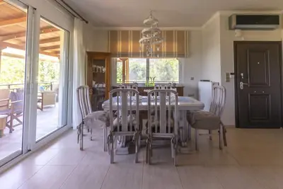 Image de Astali Villa: Cozy Elegant Villa with Pool. 5-minute walk to the beach!