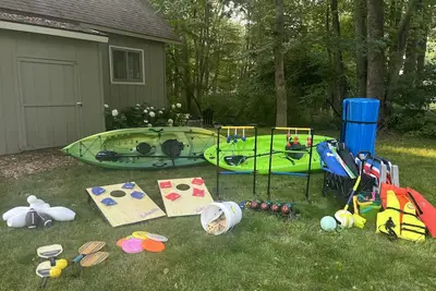 Image de Beechwood Chalet Sleeps 10 Canadian Lakes!