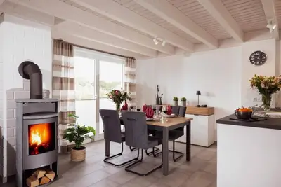 Image de 1 - 4 Personen Haustiere Willkommen Großer Garten 2 Schlafzimmer, 1 Bad mit Dusche und Wc, Whirlpool, Sauna, 1 Wc Separat