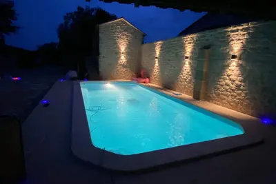 Image de Gite en Provence du Mas Arnaud équipé d'un jacuzzi privé et accès à la piscine