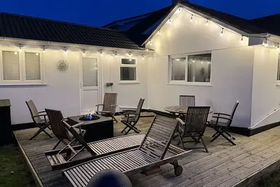 Image de Air conditioned 4 double bed bungalow in quiet location with Ev point + parking