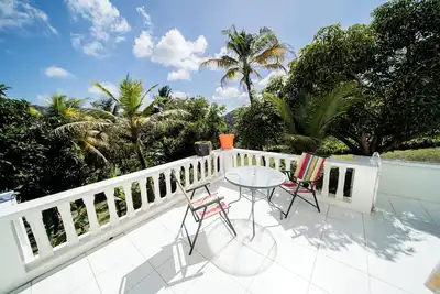 Image de A personalized & Spacious Hilltop Orchard Villa- 5 min to the city.